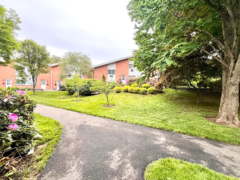 209 Flax Hill Rd #32 — Photo 1