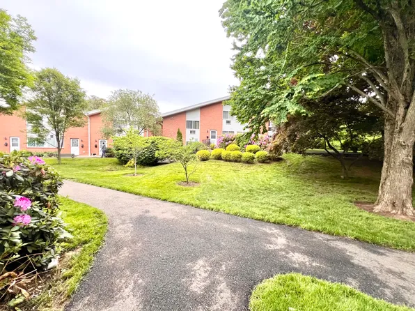 209 Flax Hill Rd #32, Norwalk, CT 06854