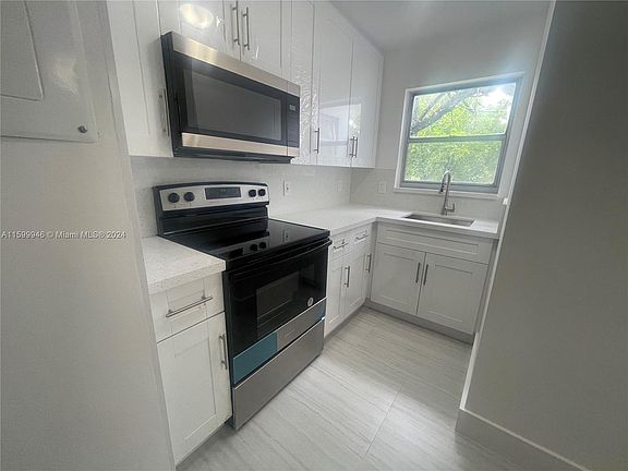 4th image of 110 Fontainebleau Blvd APT 201