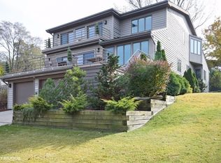 55 Shore Dr, Portage, IN 46368