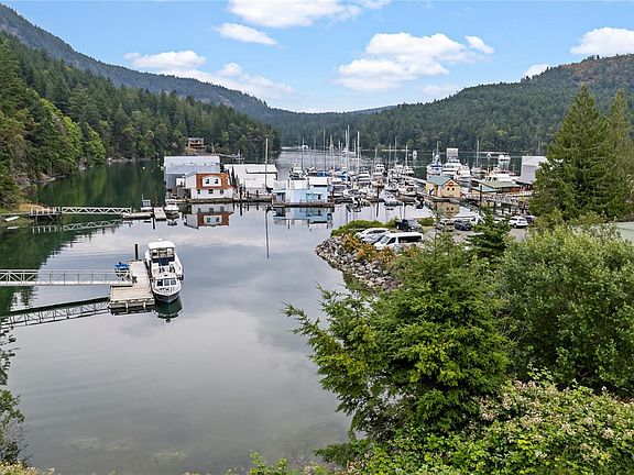 4th image of 5025 Genoa Bay Rd