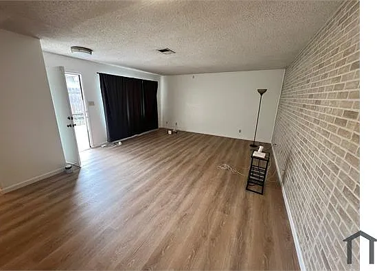 2315 Mandarin Way — Photo 4