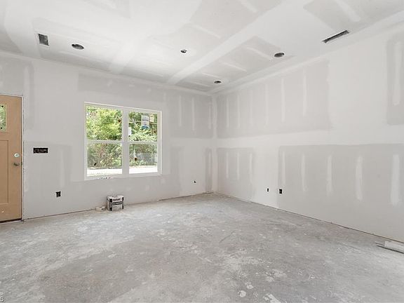 3rd image of 2635 Urban St