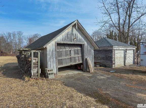 2nd image of 567 Montauk Hwy