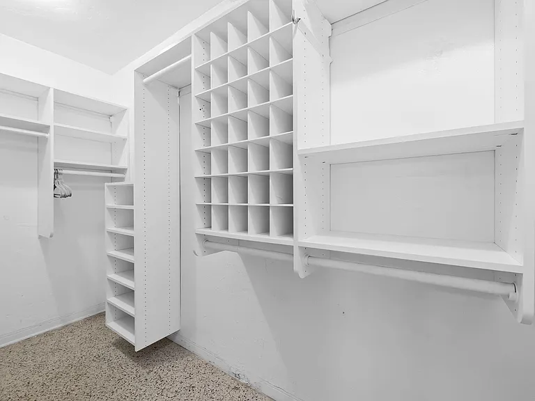 222 SE 16th Ave — Photo 12