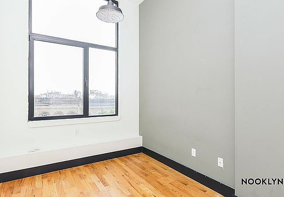 4th image of 277 Irving Ave #4