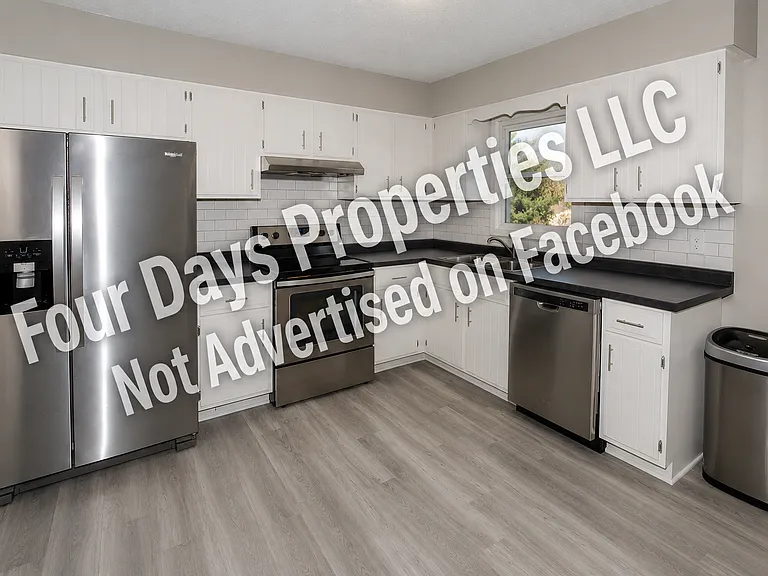 3401 SW 44th Pl — Photo 3
