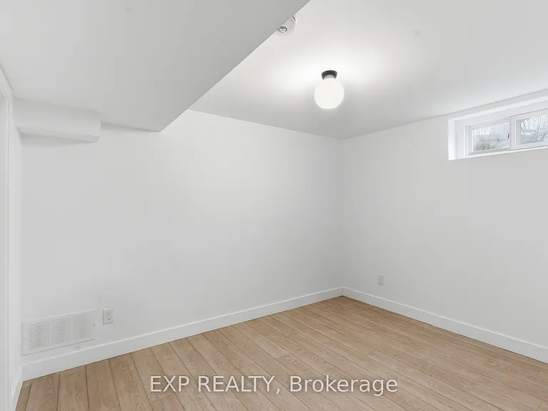 111 Riverside Dr N — Photo 15