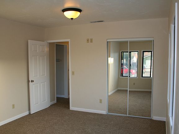 5th image of 10860 Seymour St