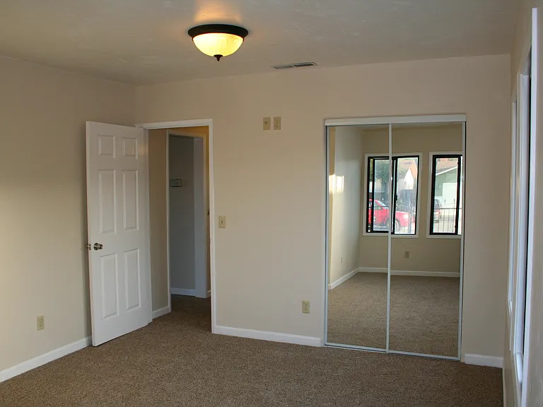 10860 Seymour St — Photo 5