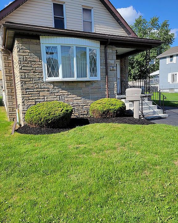 1st image of 60 Verel Ave