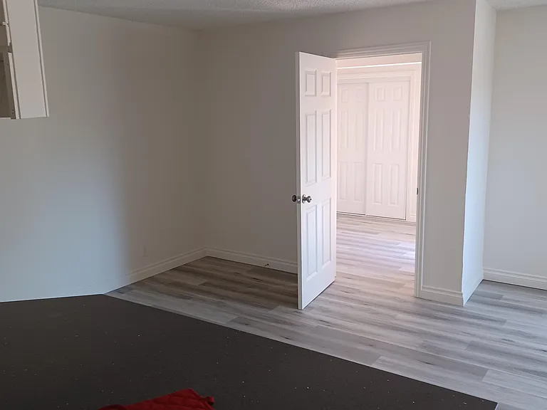 Huntington Garden Apartments — Photo 33