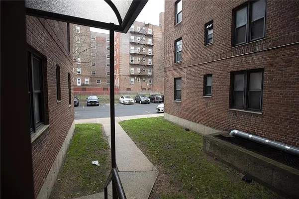 Sold by Remax Edge | media 16