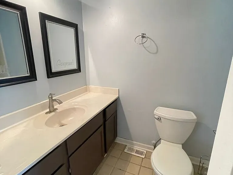 110 Kingsbridge Ln — Photo 4