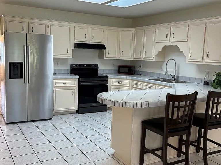 114 E Constellation Dr — Photo 3