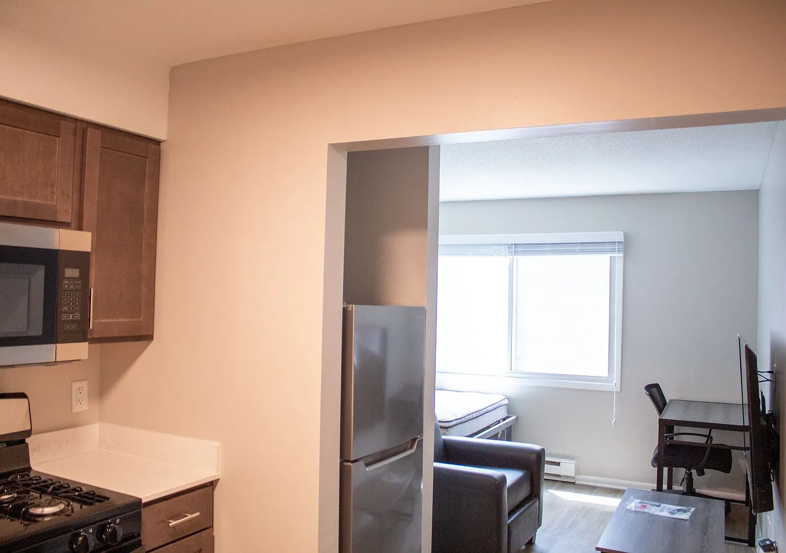 107 E Healey — Photo 3