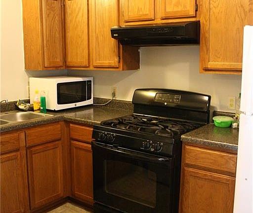 4th image of 700/702 E Jefferson St