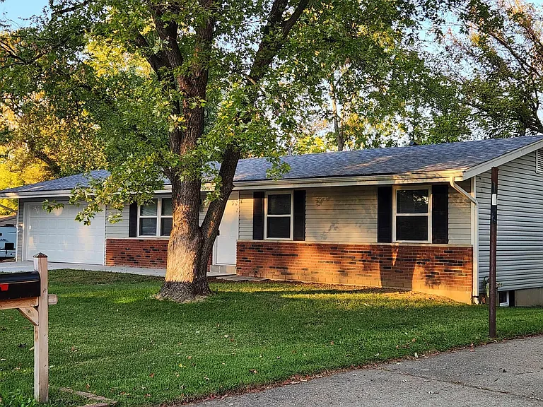 1732 Christine Dr — Photo 2