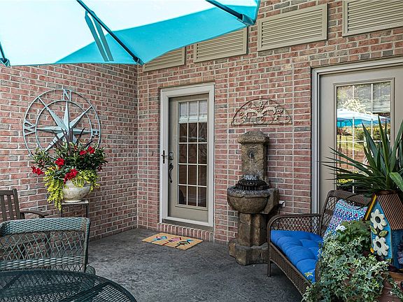 3rd image of 9100 Lucia Ln