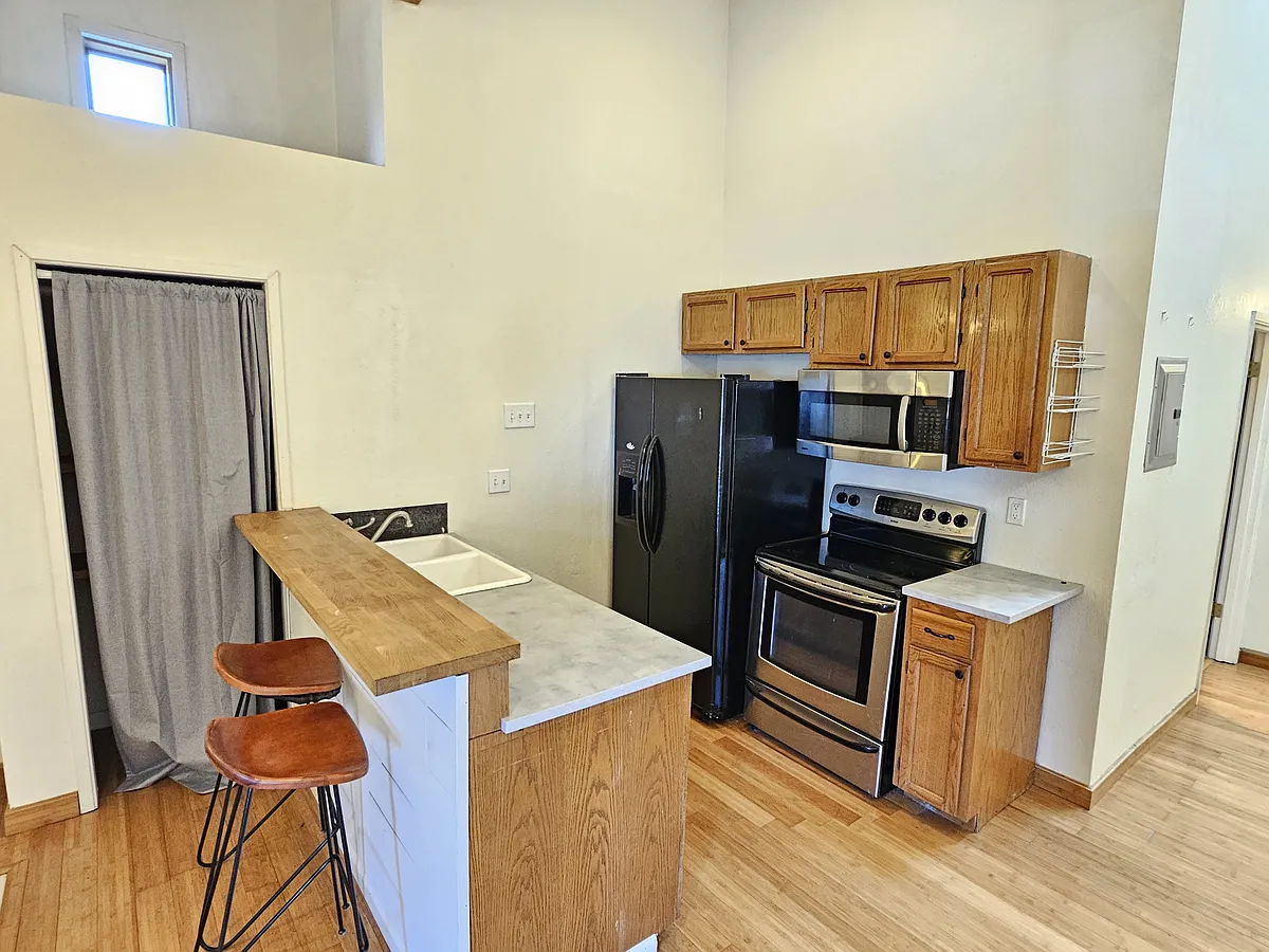 Building Photo - 901 24th Ave S #B