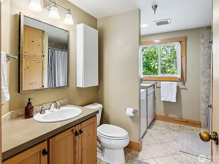 490 Madison Ave N #202 — Photo 11