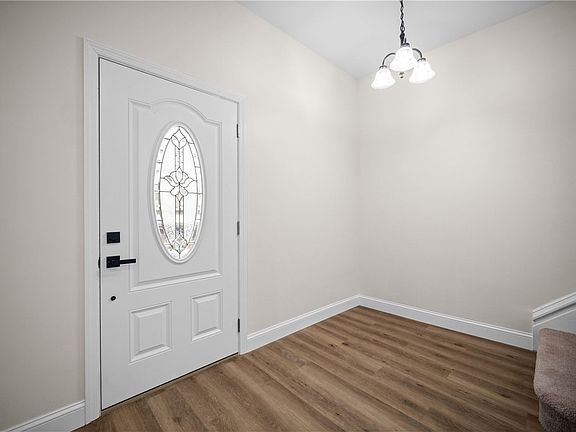5th image of 16 Admiral Dewey Ave