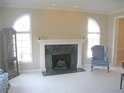 3rd image of 10535 Queens Way