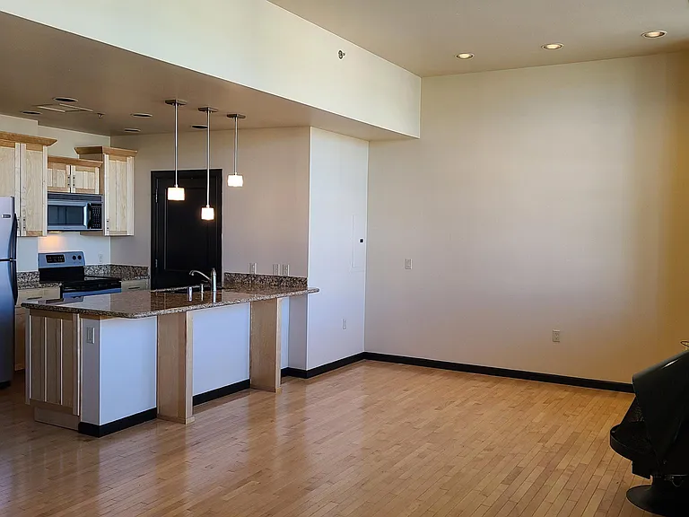 303 Central Ave NE #302 — Photo 3