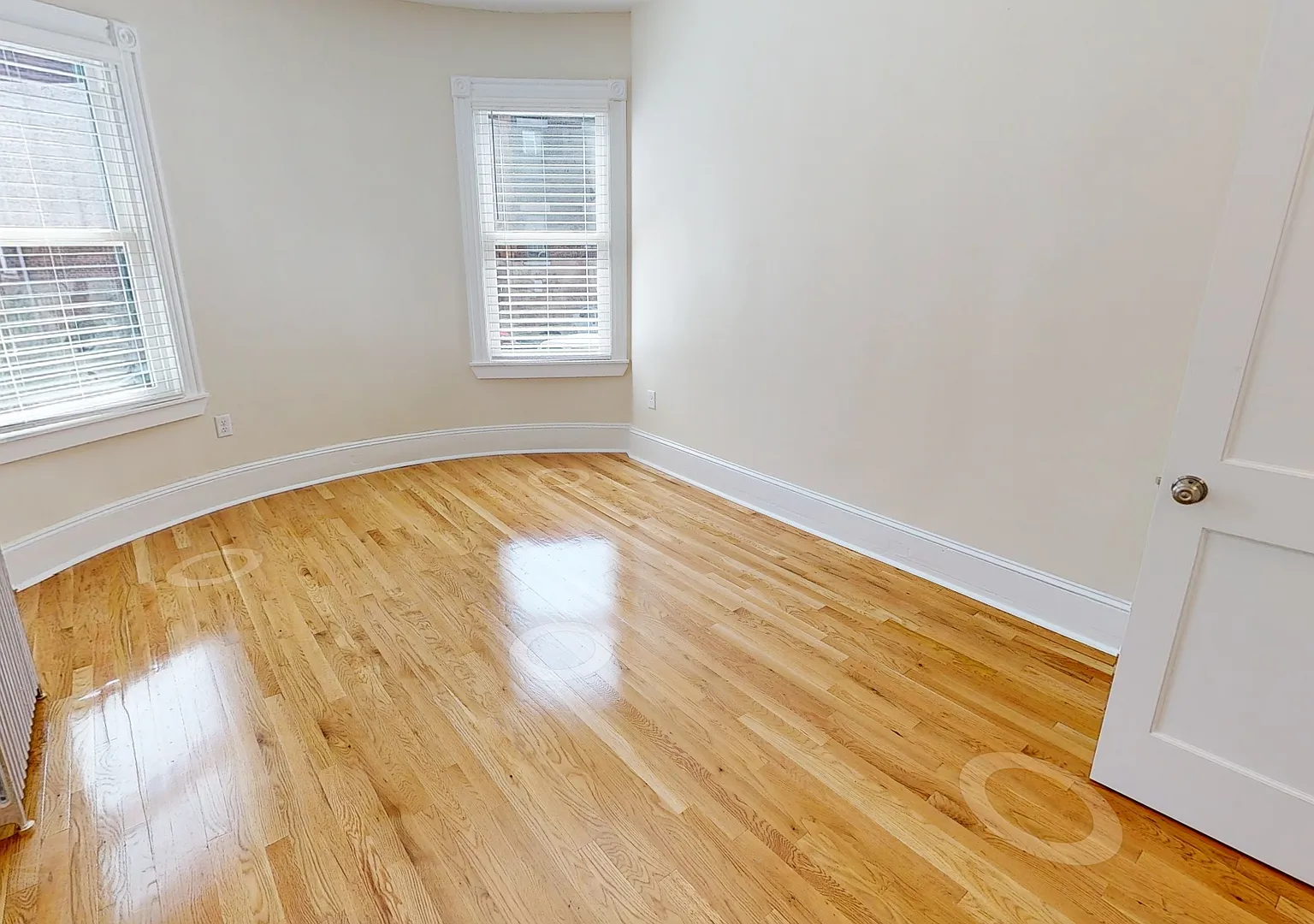 9/1 No Fee! Spilt-style 3BR on Beacon St near Wash Sq/Coolidge — Photo 1