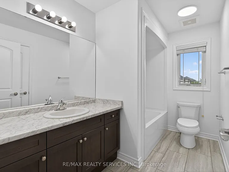 4 Bergenstein Cres — Photo 18
