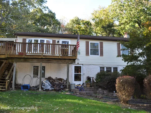 1112 Delaware Ct W, Bushkill, PA 18324