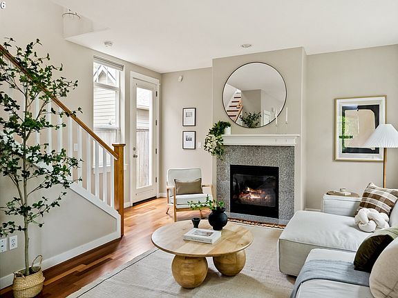 3rd image of 909 SE Marion St #10