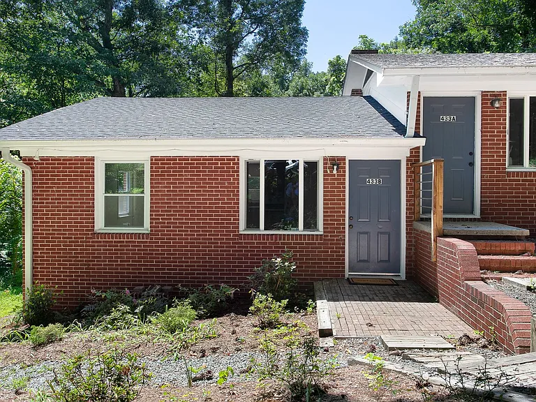 433B Northside Dr — Photo 2