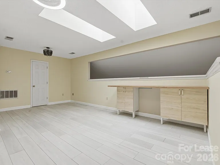 9437 Fairmead Dr — Photo 44