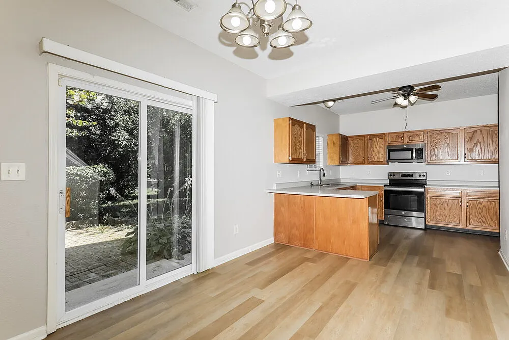 3 bed, 2.5 bath, 1788 sqft, $2,020 — Photo 4