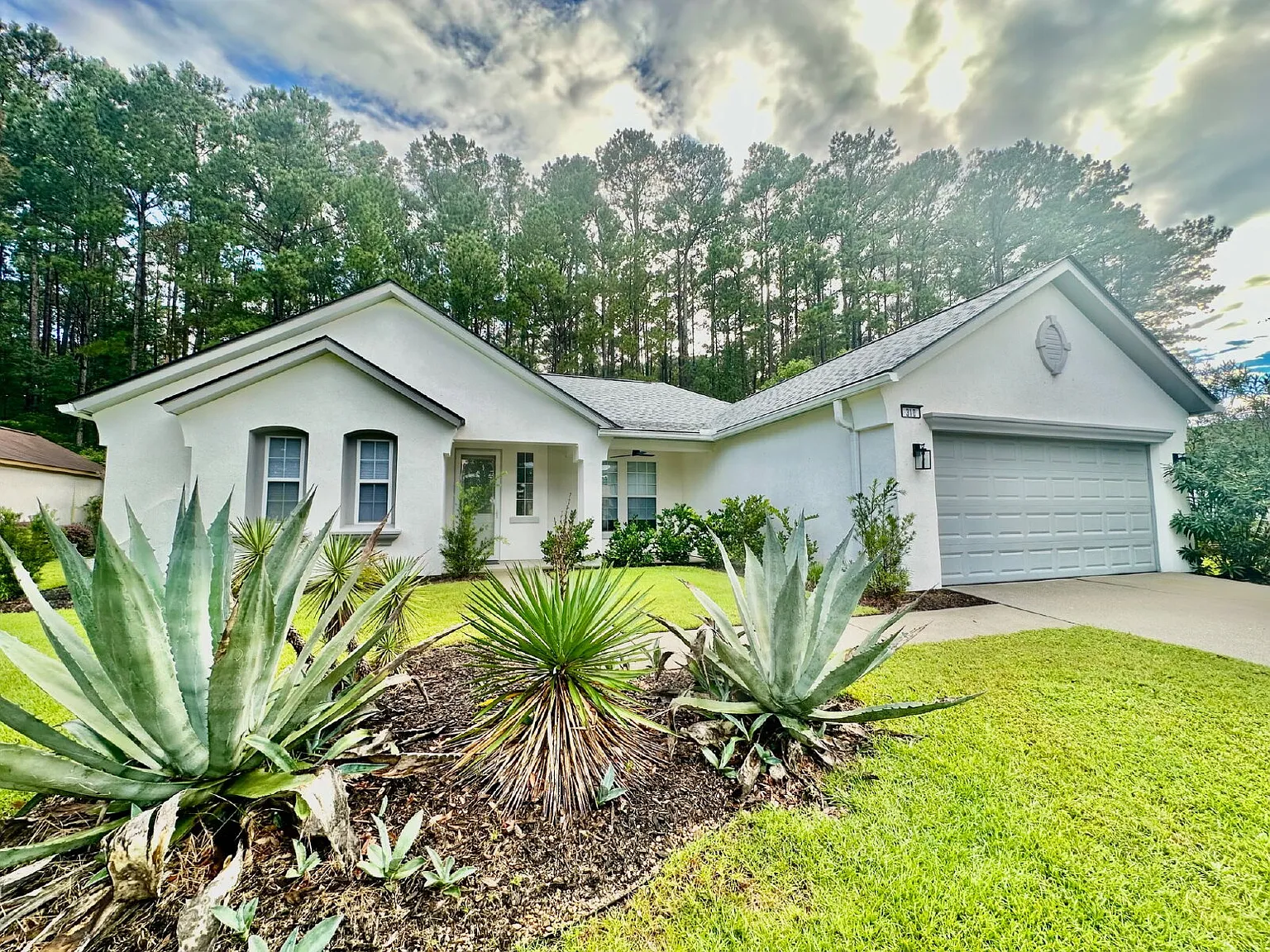 3 bed, 2.0 bath, 2651 sqft, $3,195 — Photo 3