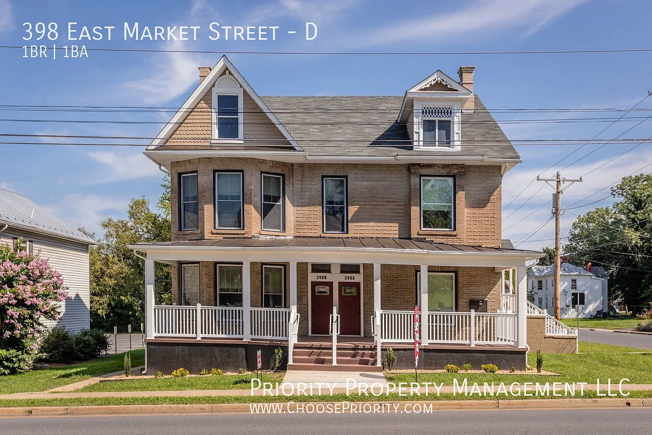 Amazing Remodeled 1BA 1BA Custom Apartment, Harrisonburg — Photo 2