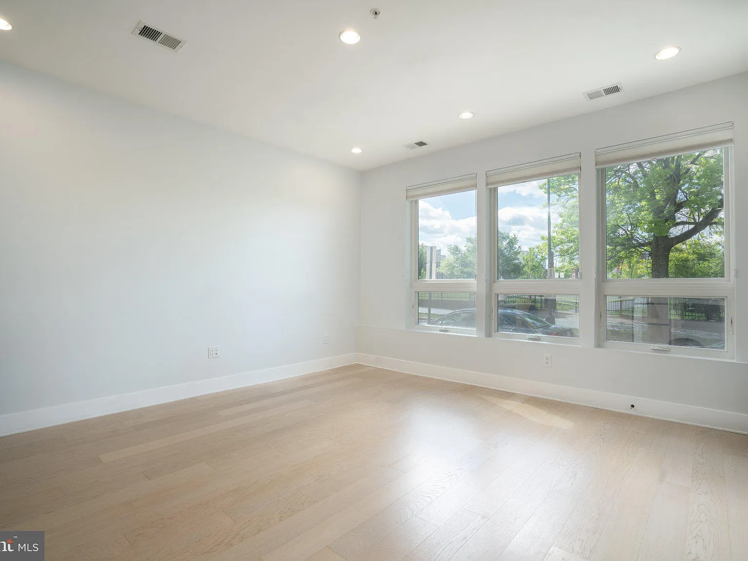 1 bed, 1.0 bath, 459 sqft, $1,950 — Photo 2