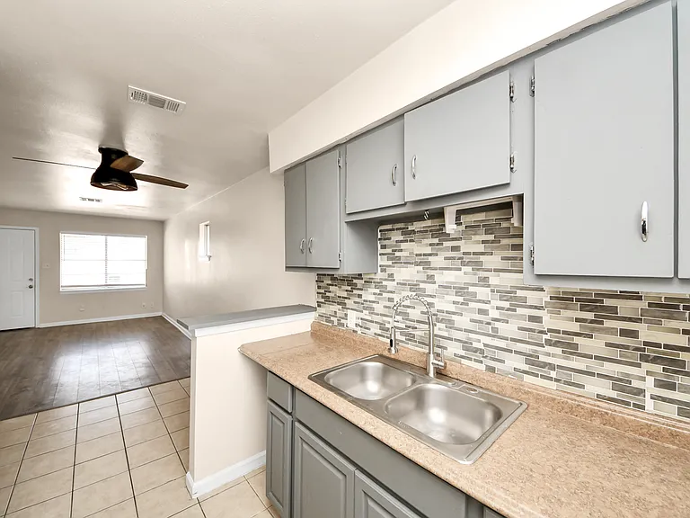 1320 Griffin St #4 — Photo 8