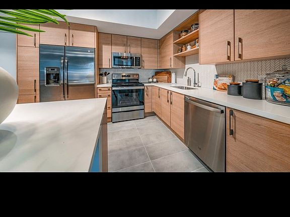 2nd image of 1002 SW 7th St #2