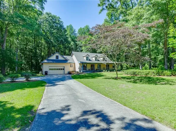2720 Bay Ridge Dr, Loganville, GA 30052