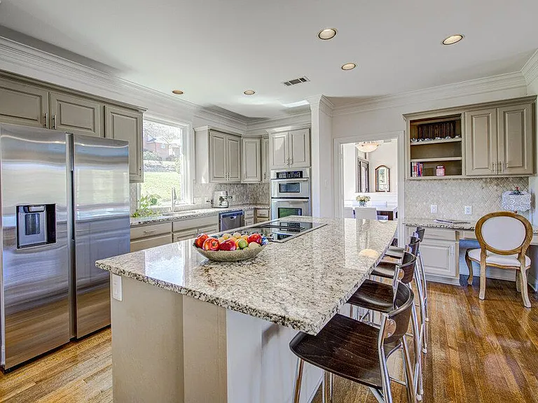 4800 Mantle Dr — Photo 4