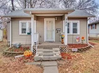 720 SW Cambridge Ave, Topeka, KS 66606