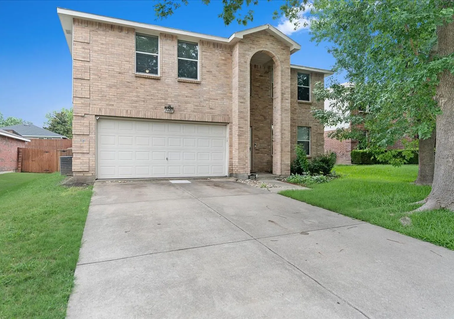 Ready for Immediate Move-In! 4 Bed 2.5 Bath Renovated 2900+ SQFT House in McKinney's Brookview su... — Photo 1