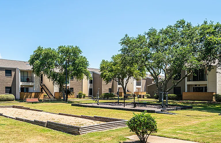 Captain's Landing Apartments — Photo 33