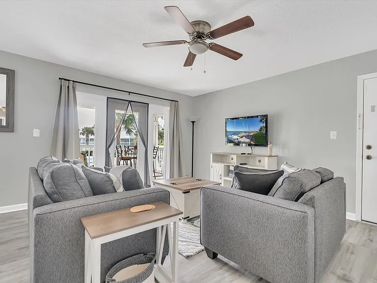 102 Pompano Dr SE #C — Photo 7