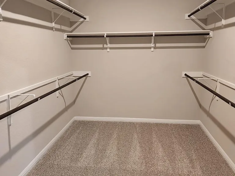 104 Bankside Dr — Photo 32