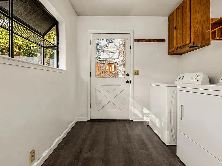 322 Mill St — Photo 8
