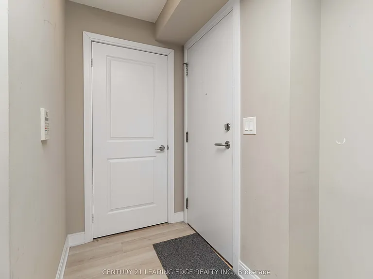 330 Burnhamthorpe Rd W #806 — Photo 4