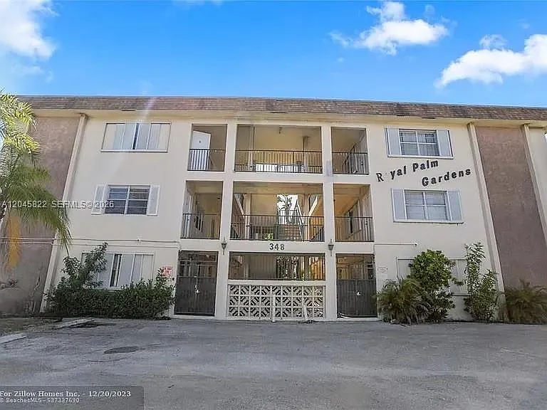 Royal Palm Gardens Condo — Photo 2